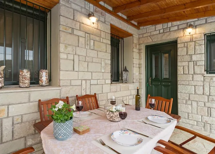 Konstas Stone Island House In Meganisi Feriehus